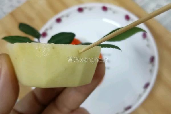 玫瑰叶红罗卜拼盘之红玫瑰的做法图解7