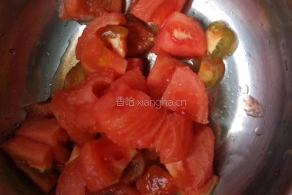 西红柿虾仁豆腐汤的做法图解3