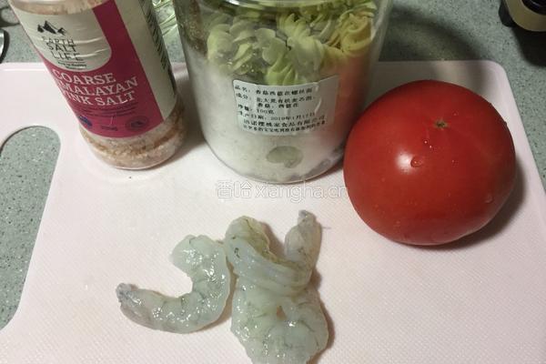 虾仁番茄螺丝面的做法图解1
