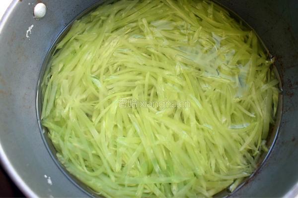 凉拌笋丝豆卷的做法图解3