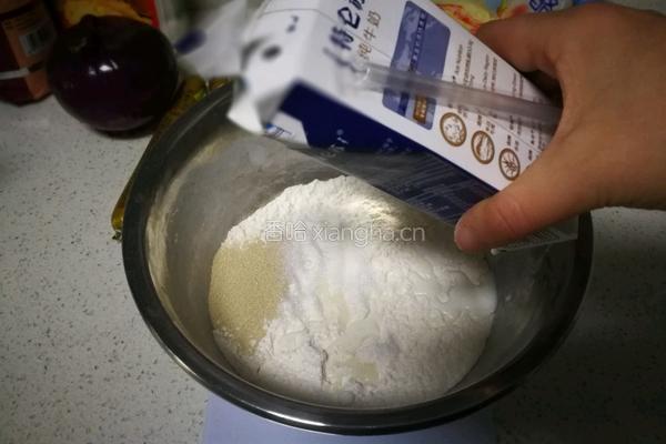 火腿圈香肠披萨的做法图解4