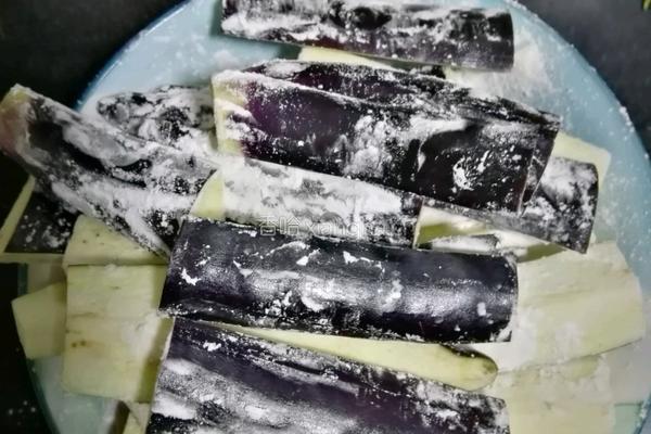 豆角闷茄子的做法图解1