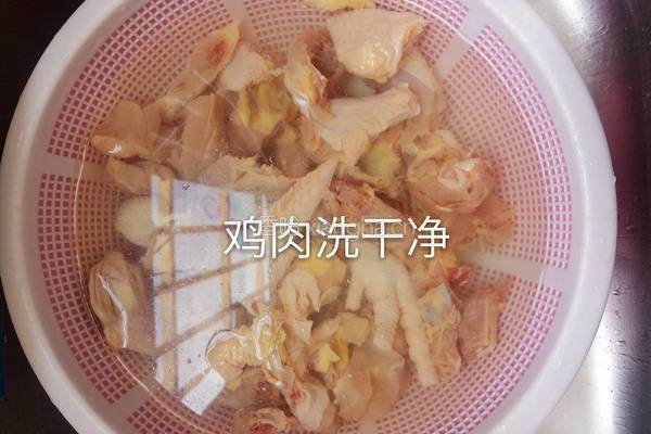 冬菇木耳蒸鸡的做法图解1
