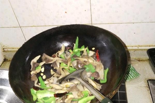 炒鲜蘑的做法图解4