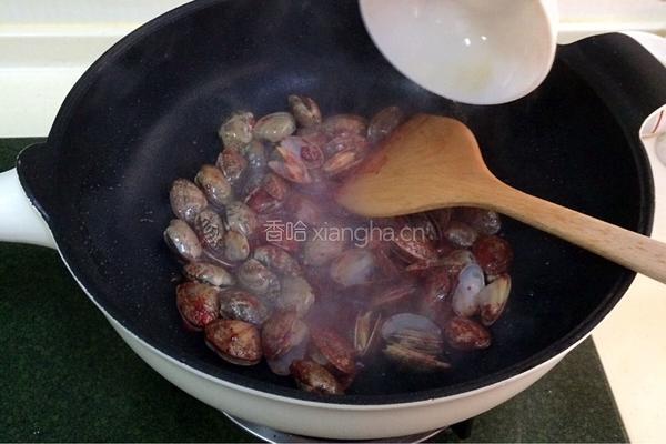 红糟炒花蛤的做法图解6