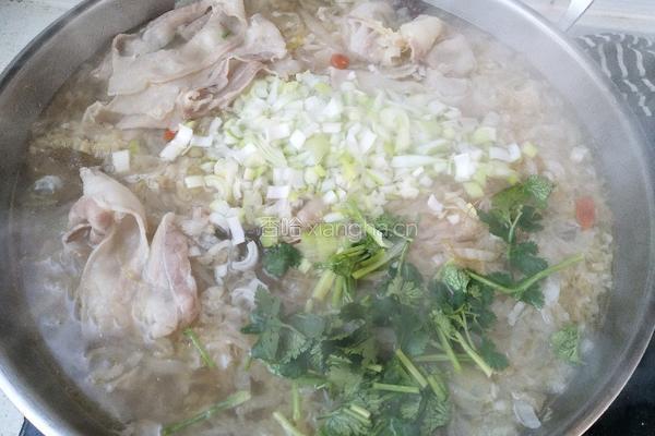 东北酸菜顿五花肉的做法图解5