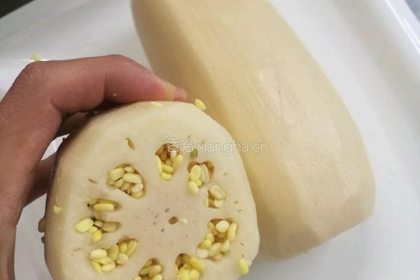 莲藕筒骨煲的做法图解3