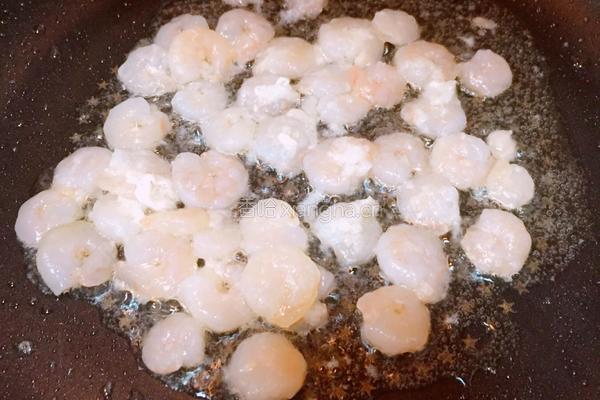 西芹虾仁炒腰果的做法图解9
