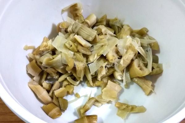 咸笋蔬菜汤的做法图解1