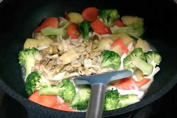 咸笋蔬菜汤的做法图解4