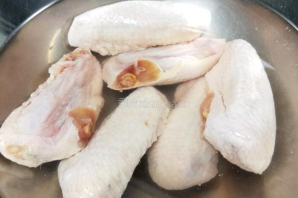 香辣烤鸡翅的做法图解1