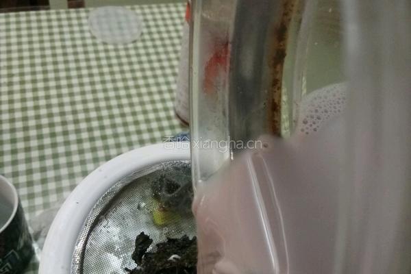 自制回神奶茶的做法图解4
