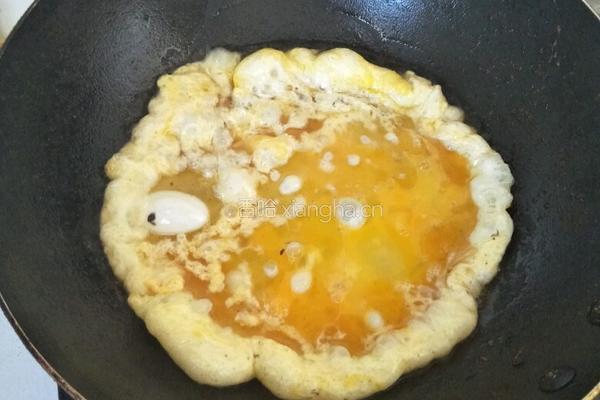 鸡蛋炒韭菜的做法图解3