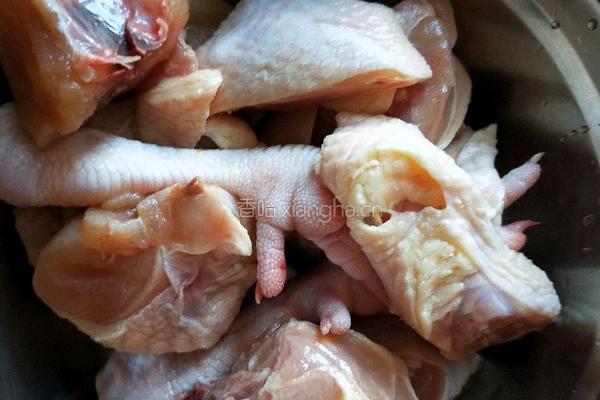 鸡肉炖粉条的做法图解1