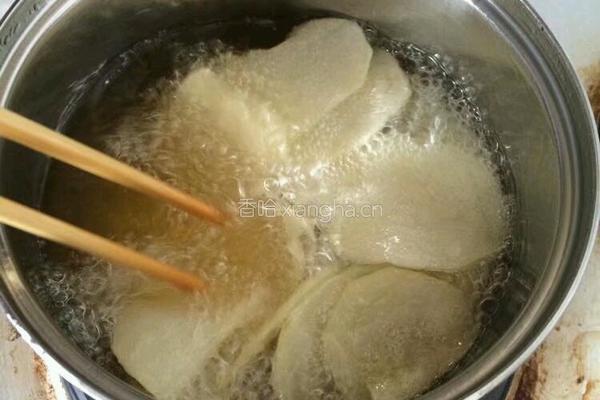  油炸土豆片的做法图解1