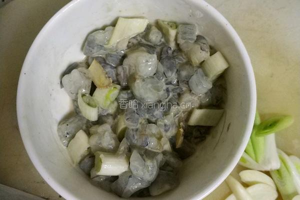 虾仁什锦锅巴饭的做法图解2