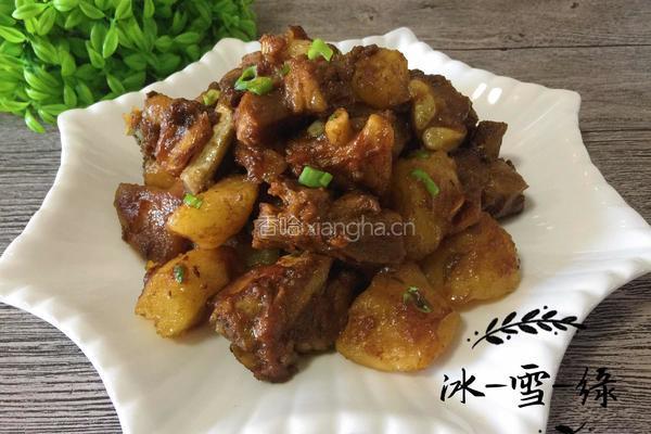 排骨炖土豆的做法图解1