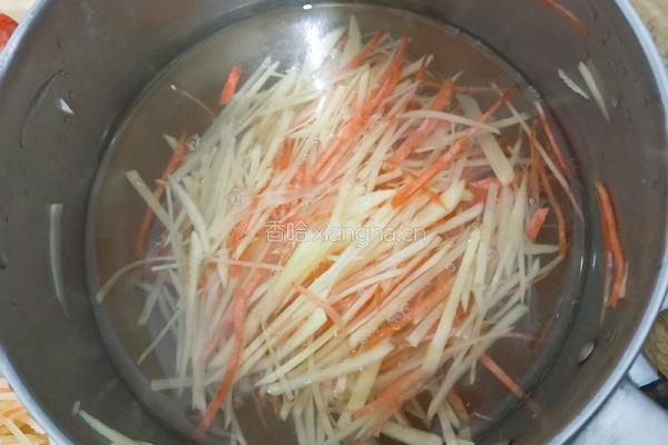土豆丝鸡蛋饼的做法图解2