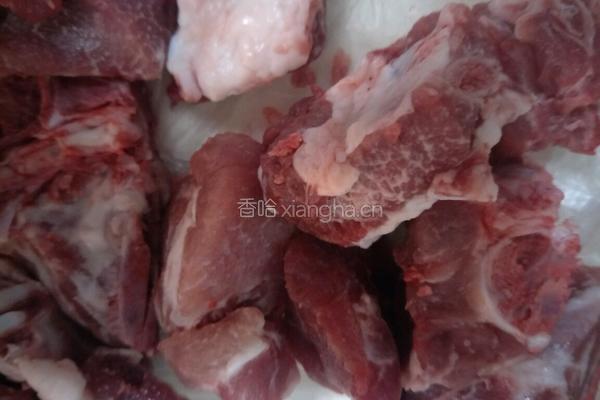 小白菜排骨汤的做法图解1