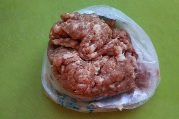 油菜粉丝丸子汤的做法图解1