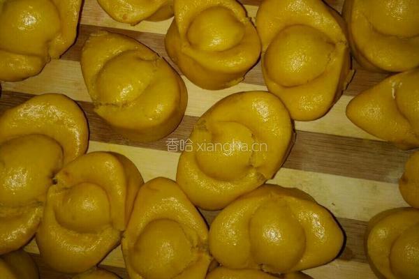 家常南瓜泥元宝的做法图解10