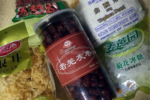 香梨银耳西米汤的做法图解1