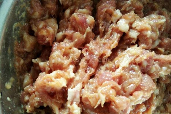 豆腐皮卷肉的做法图解2