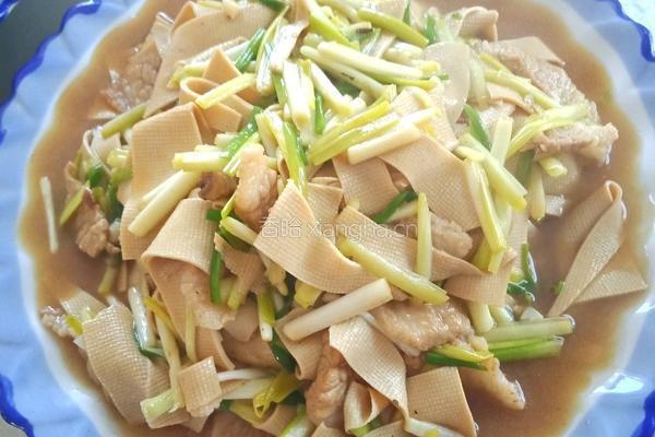 蒜苗干豆腐的做法图解7