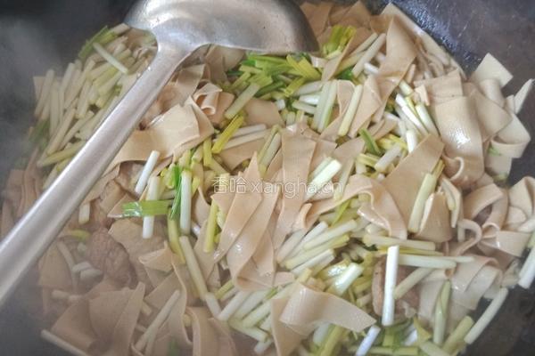 蒜苗干豆腐的做法图解6