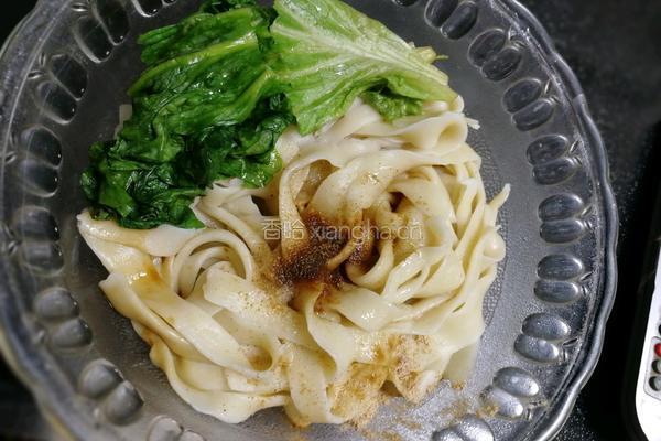 家庭版油泼面的做法图解8