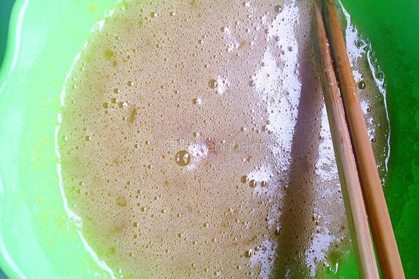 蜂蜜花生米的做法图解3