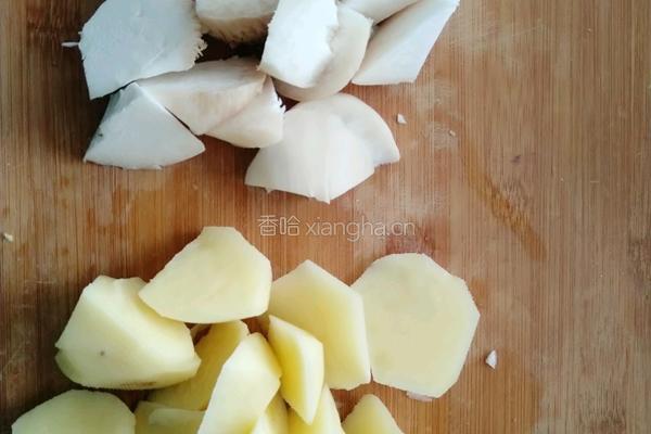 杏鲍菇烧土豆的做法图解1
