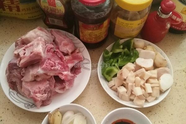 木桶酱辣骨的做法图解1