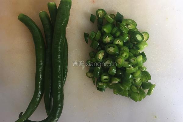 青椒炒肉的做法图解1