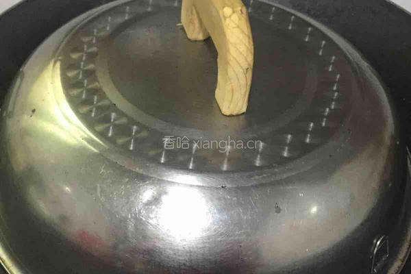 盐焗鸡蛋的做法图解3