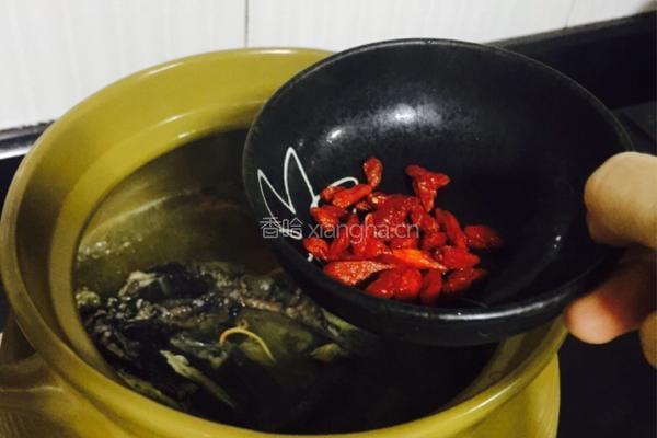 石斛虫草花乌鸡汤的做法图解4