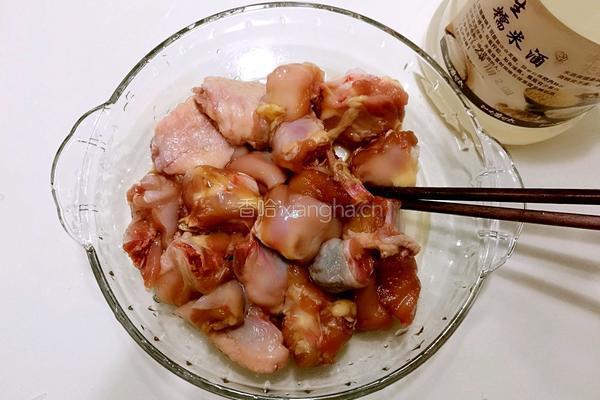 干煸鸡块的做法图解2