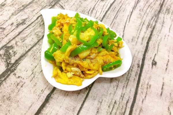 青椒炒蛋的做法图解1