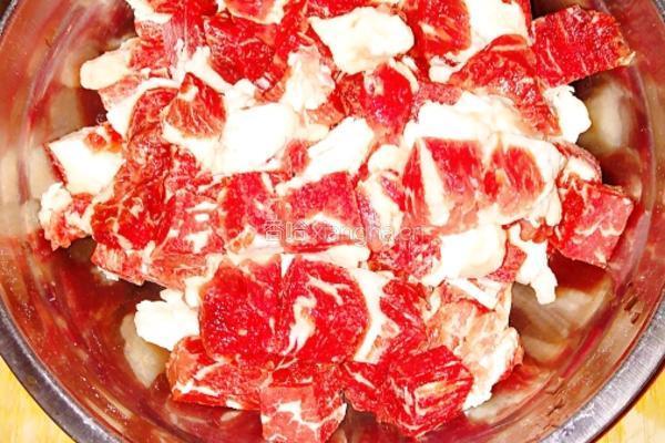 红烧味道――牛肉炖白萝卜的做法图解2