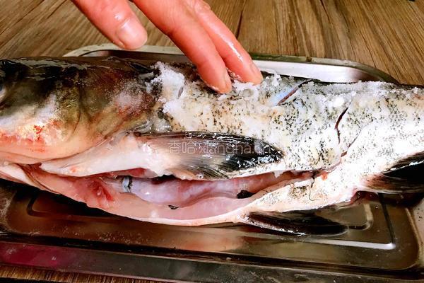 泡椒豇豆烧全鱼的做法图解5
