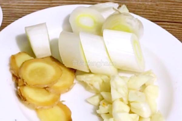 泡椒豇豆烧全鱼的做法图解8