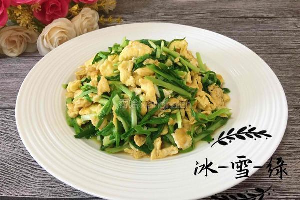 蒜苗炒鸡蛋的做法图解1