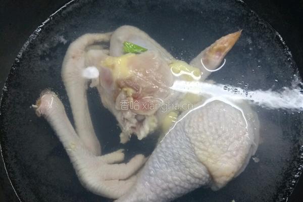 药膳鸡汤的做法图解1