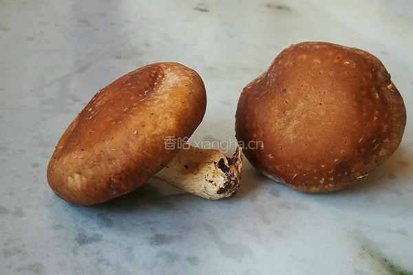 菠菜丸子汤的做法图解1