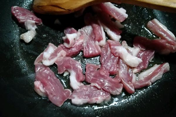 西兰花炒肉的做法图解5