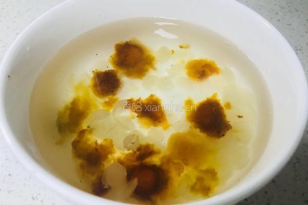 桃胶皂角血燕羹的做法图解1