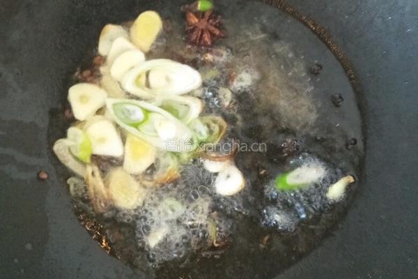 酸菜大骨头的做法图解5