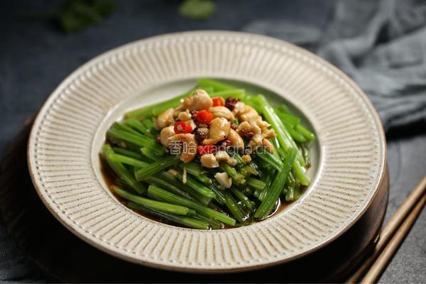 腰果仁炝芹菜的做法图解12