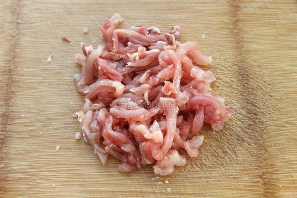 西芹瘦肉炒土豆的做法图解1