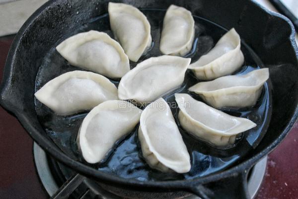 抱蛋煎饺的做法图解5